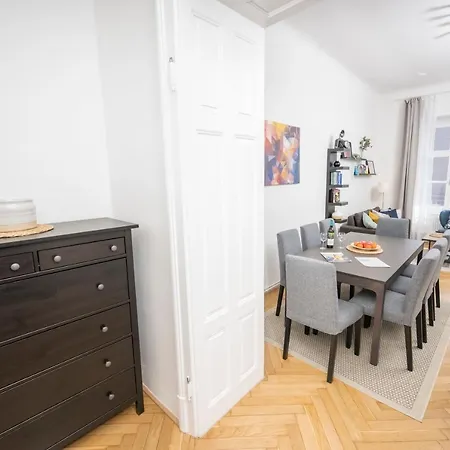 Daire Anna And Friends *