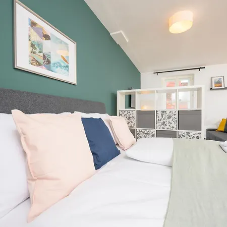 Anna And Friends Daire